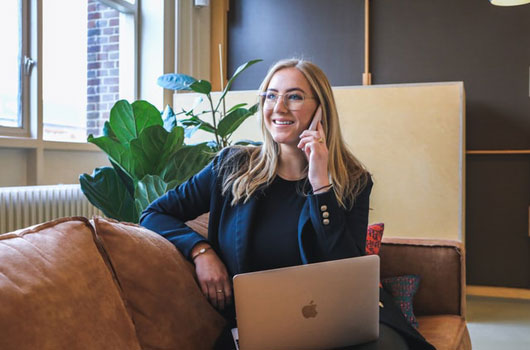 Immer häufiger führen Arbeitgeber Telefoninterviews durch.