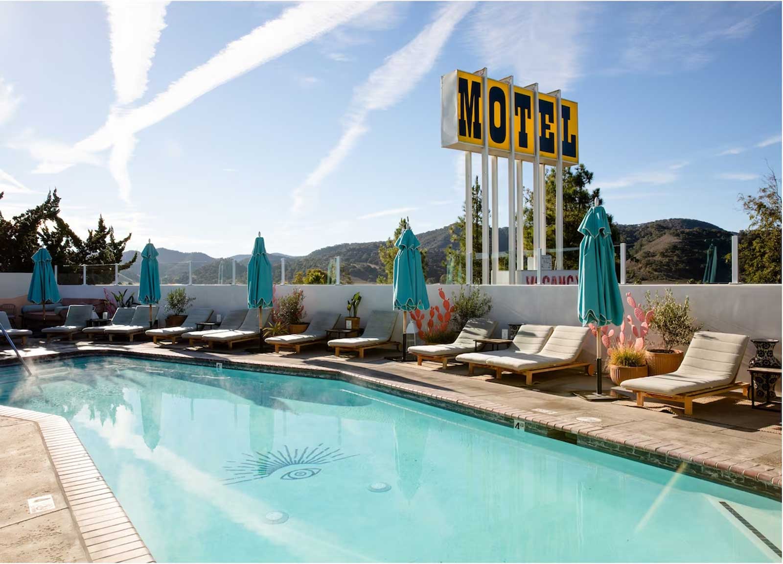 Skyview Hotel - 21 & Over Pool Skyview Hotel - 21 & Over Pool