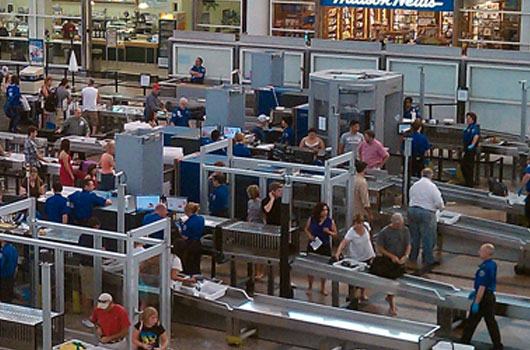 Sicherheitskontrollen am Flughafen