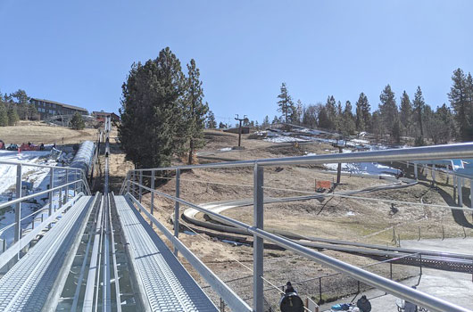 Alpine Slide am Magic Mountain. Bild: Jeremy Thompson, flickr